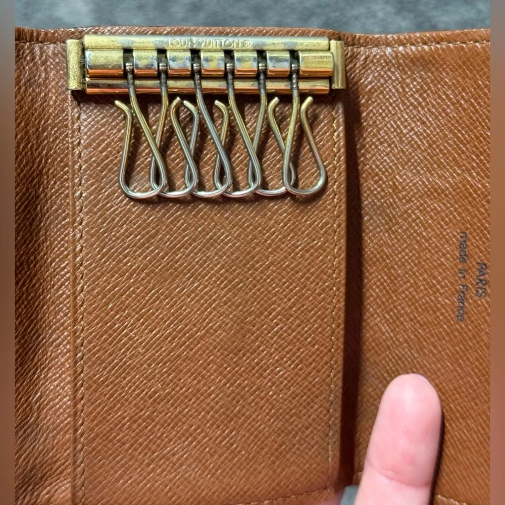 Louis Vuitton 6 ring key holder - Picture 7 of 10
